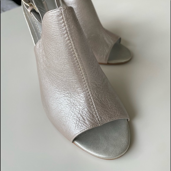 NINE WEST SILVER TOBAGO TRANSLUCENT WEDGE. SIZE 7.5 - Picture 2 of 11